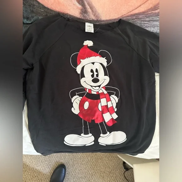 Disney Christmas Mickey off the shoulder top cropped sleeve size L - Picture 2 of 5